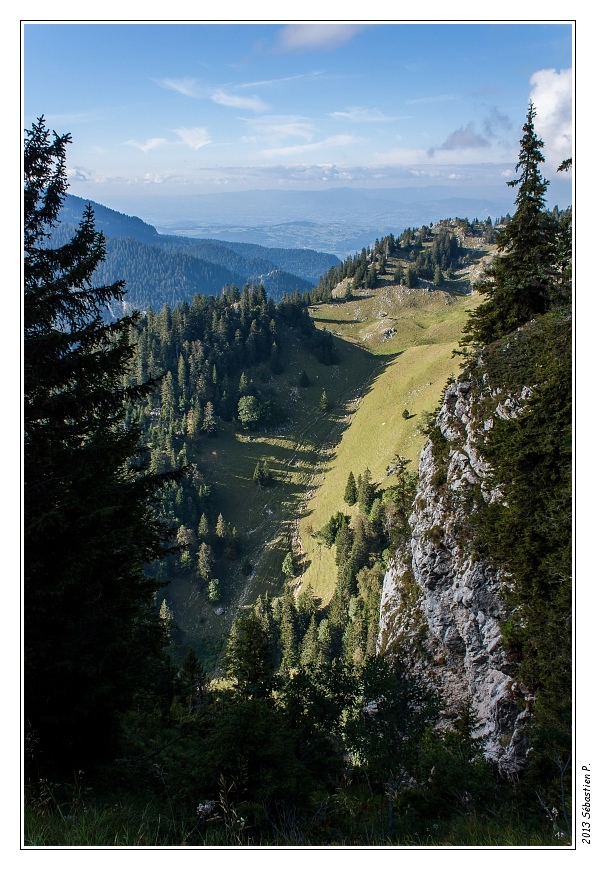 Charmant_Som_005.jpg - Vue vers le nord, terres froides d'Isère et Bugey