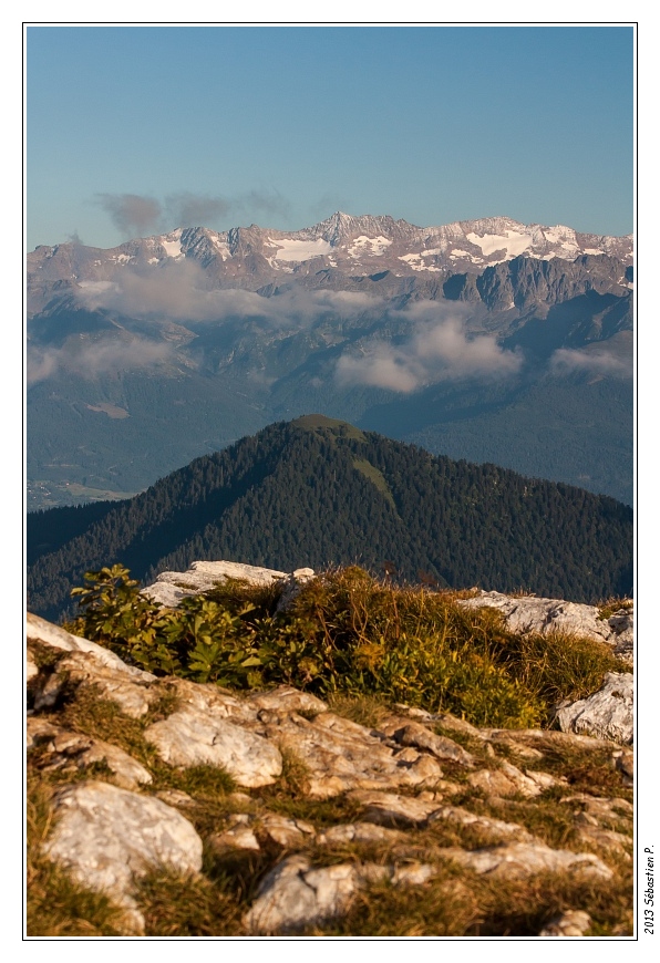 Charmant_Som_037.jpg - Zoom sur les Grandes Rousses et le pic de l'Etendard (3464 m)