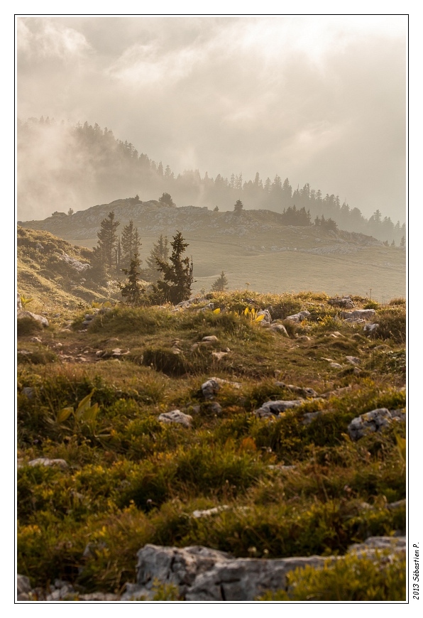 Charmant_Som_040.jpg - Les nuages envahissent de plus en plus souvent le sommet.