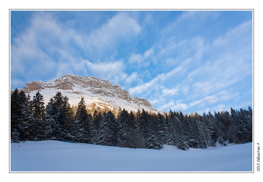 2013_Emeindras_du_dessus_006.jpg - Chamechaude déjà au soleil