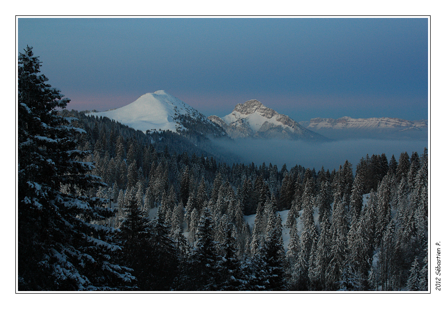 Pinea_058-border.jpg - Gros plan sur le Charmant Som et le Grand Som
