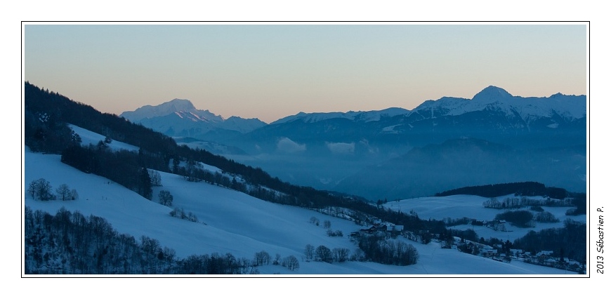 2013_Le_Baure_008.jpg - Les premiers rayons de soleil atteignent le Mont Blanc...