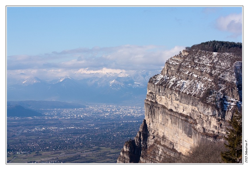 Les_Dioux_052.JPG - Le Bec Margain et au fond, l'agglomération grenobloise et le Vercors.