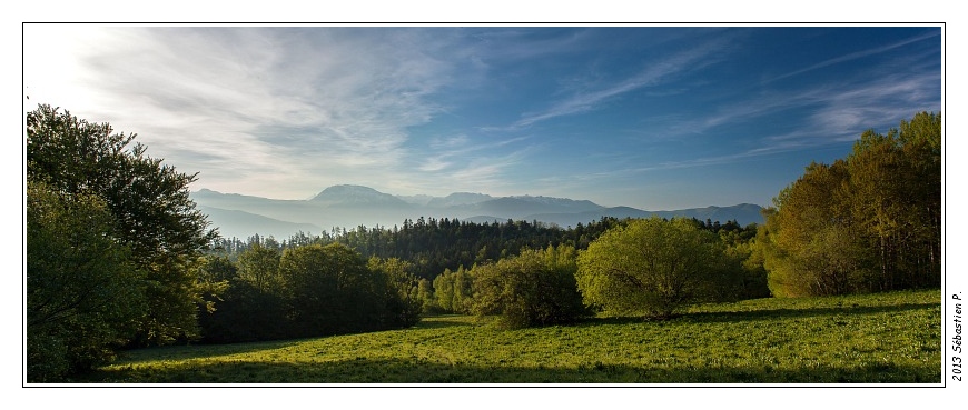 Pic_Saint_Michel_006_pano.jpg - Vue sur le Taillefer et le Conest