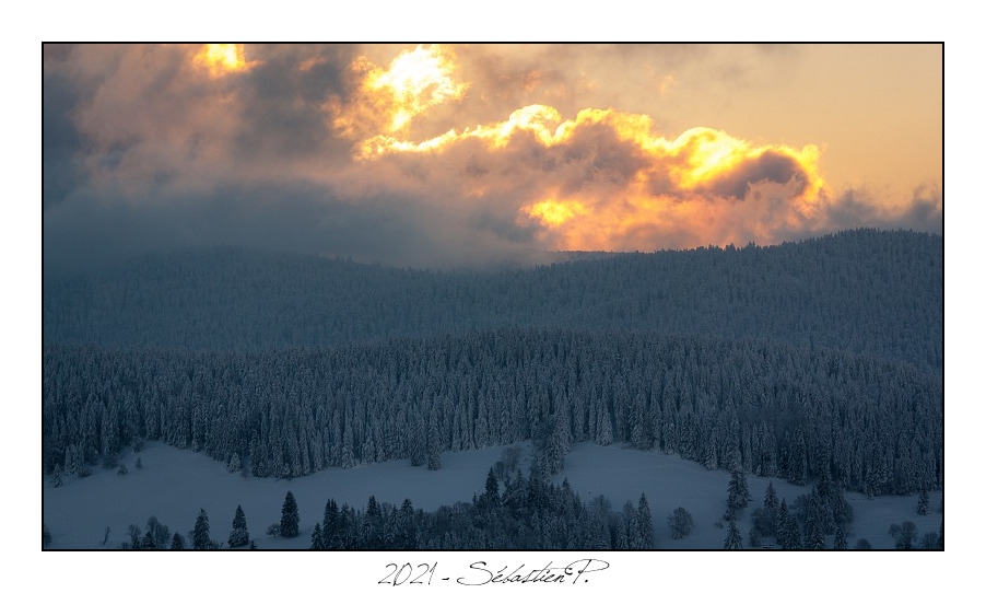 2021_01_Rondfaing-014.jpg - Le soleil se lève mais les crêtes restent ennuagées